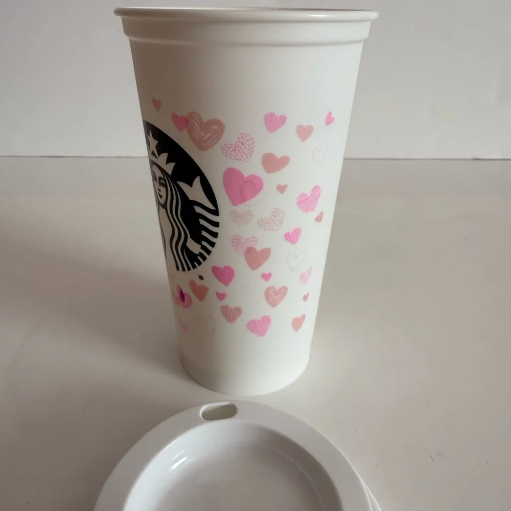 Starbucks 2022 Valentines 16 0z reusable cup with color changing hearts